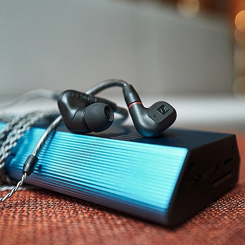 ������� ������ ���� SENNHEISER ������� ��� IE 200