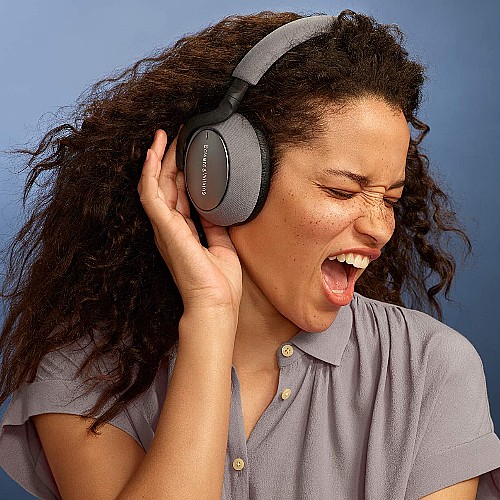 ������� OVER-EAR �������� ���� B&W �� ��� ������ ��� PX7