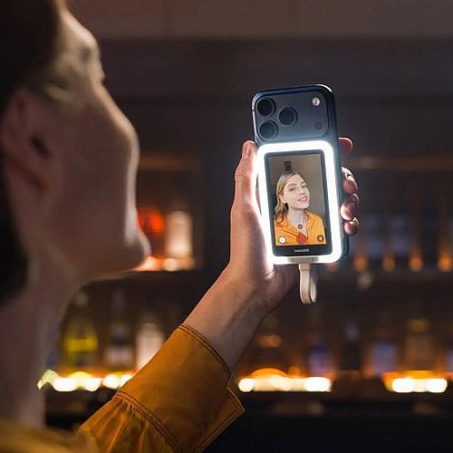 ��� ���� ���� ����� INSTA360 ��� SNAP SELFIE SCREEN WITH LIGHT